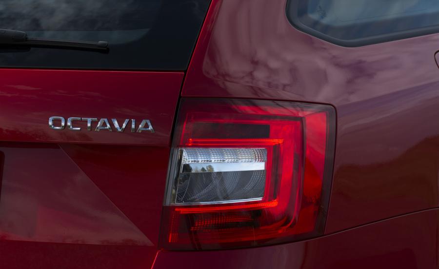 Детали экстерьера Skoda Octavia Estate 2017 года  (UK) (фото 13 из 17)
